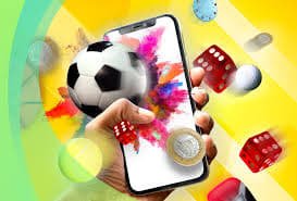 Pemain menikmati taruhan olahraga dan kasino bulan777 dengan antarmuka mobile yang responsif